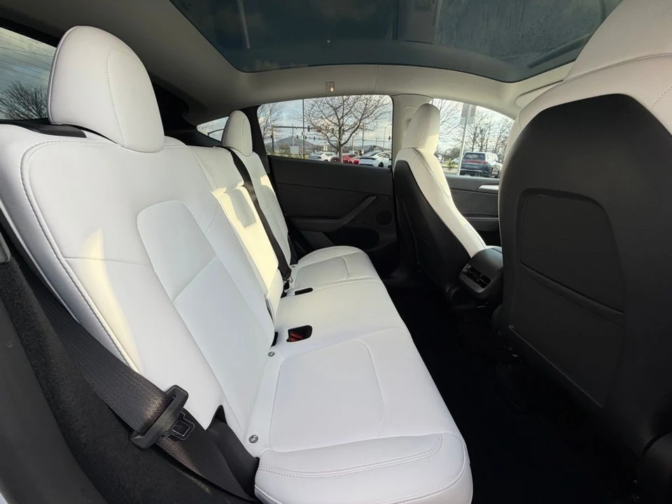2023 Tesla Model Y Performance - Image 12 of 17