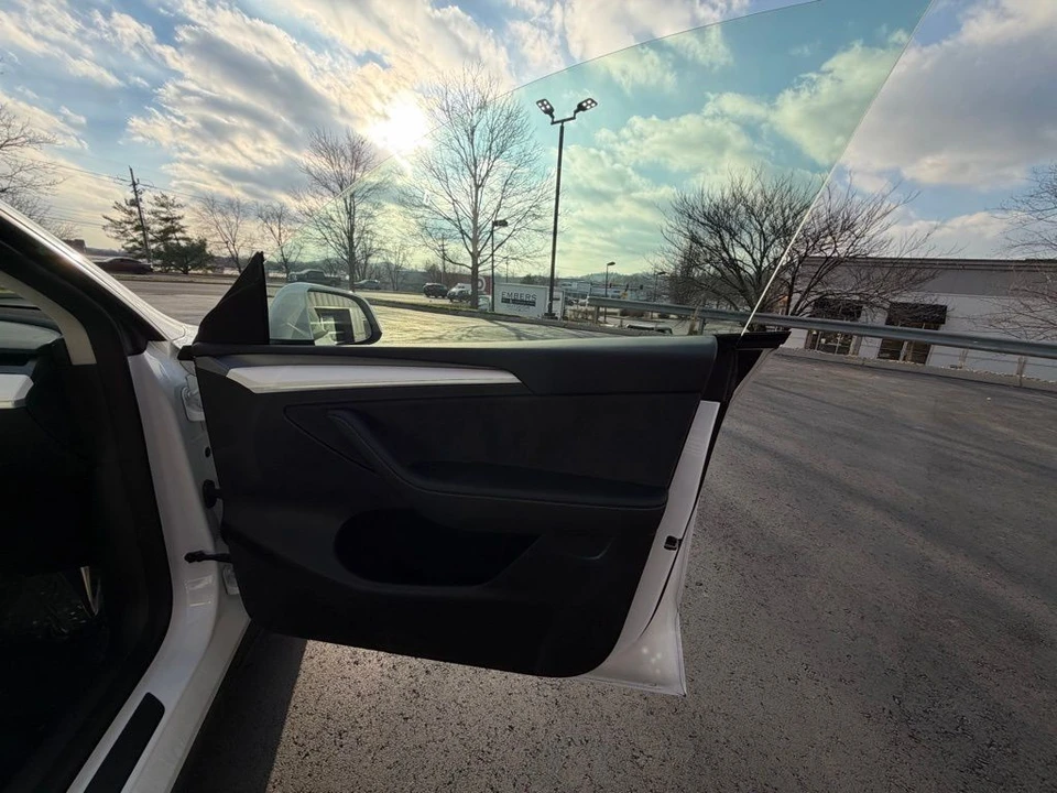 2023 Tesla Model Y Performance - Image 14 of 17