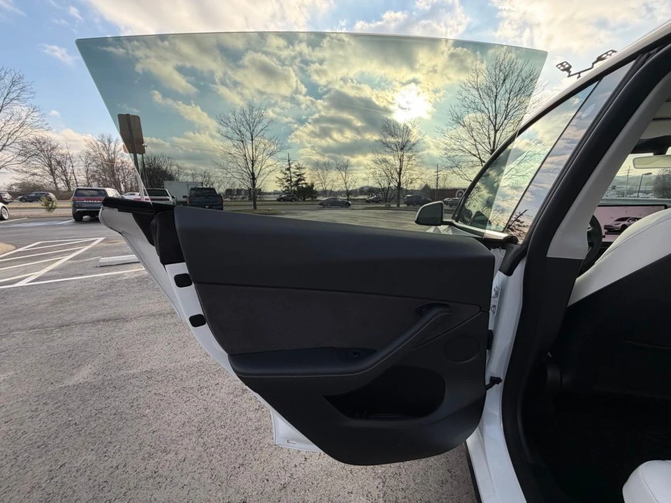 2023 Tesla Model Y Performance - Image 8 of 17