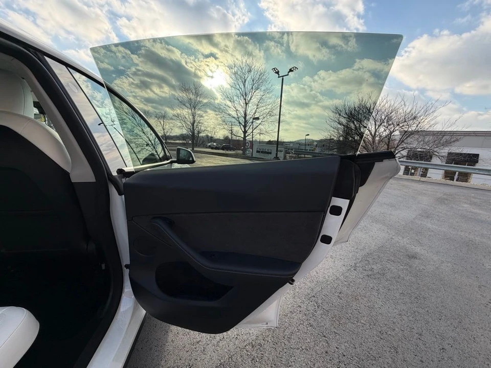 2023 Tesla Model Y Performance - Image 11 of 17