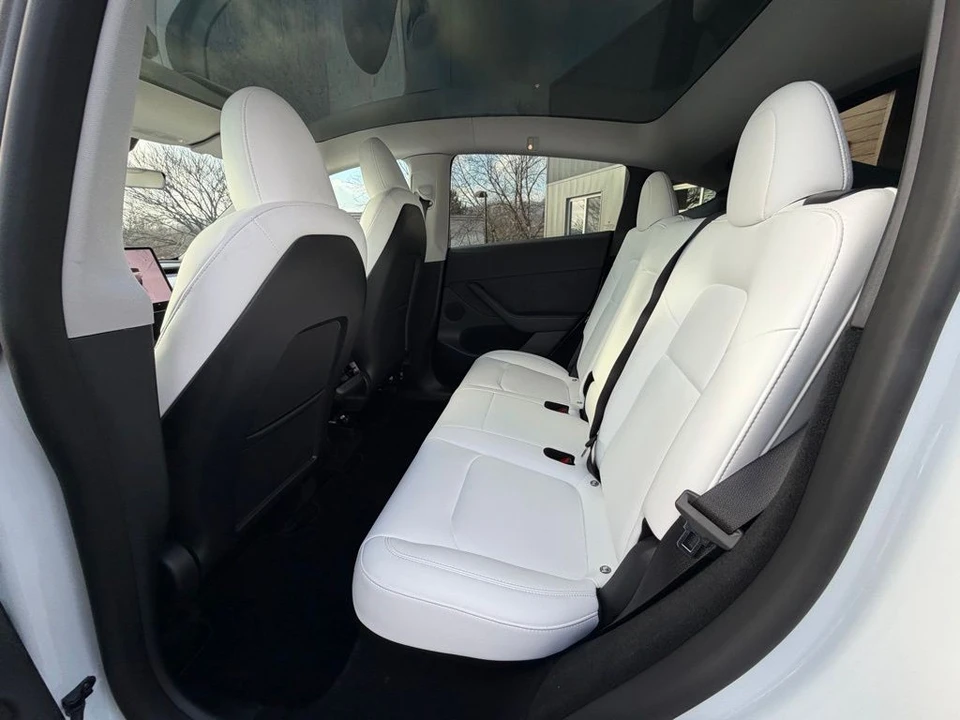 2023 Tesla Model Y Performance - Image 9 of 17