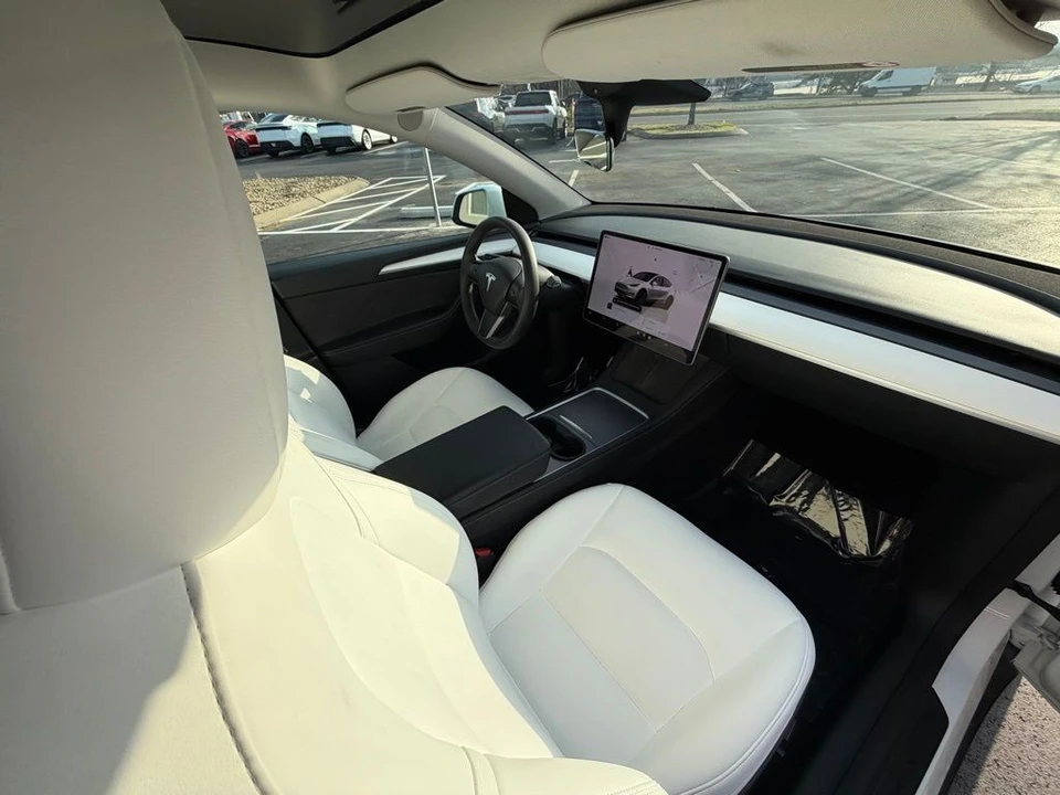 2023 Tesla Model Y Performance - Image 16 of 17