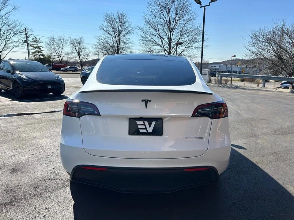 2023 Tesla Model Y Performance - Image 6 of 17