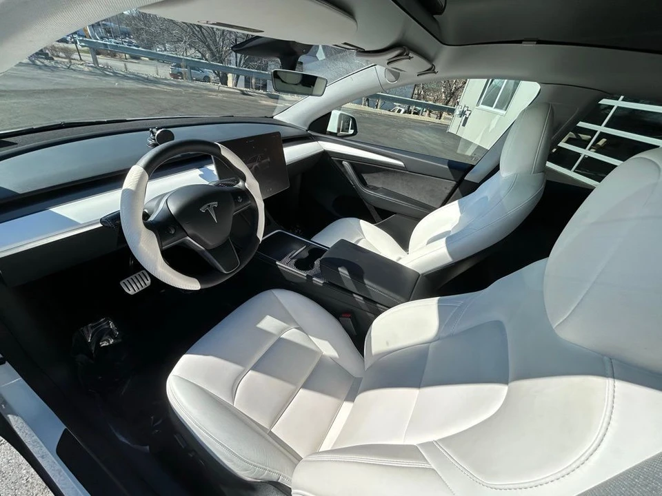 2023 Tesla Model Y Performance - Image 15 of 17