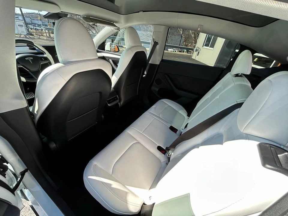 2023 Tesla Model Y Performance - Image 11 of 17