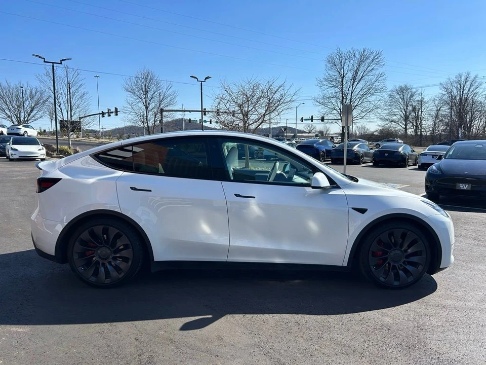 2023 Tesla Model Y Performance - Image 4 of 17