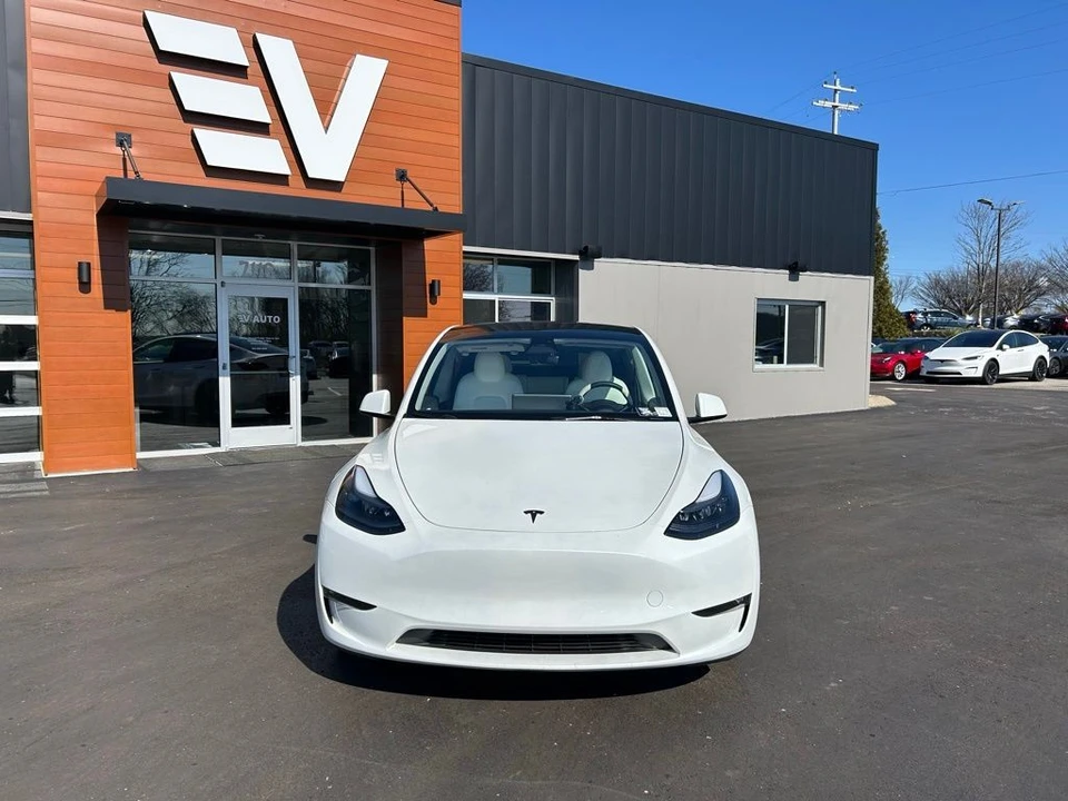2023 Tesla Model Y Performance - Image 2 of 17