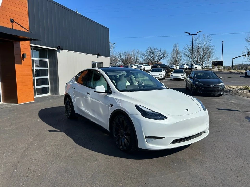 2023 Tesla Model Y Performance - Image 3 of 17