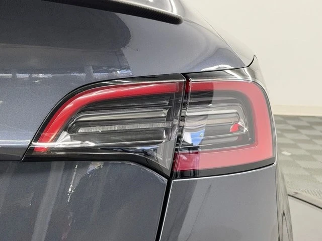 2023 Tesla Model Y Performance - Image 12 of 21