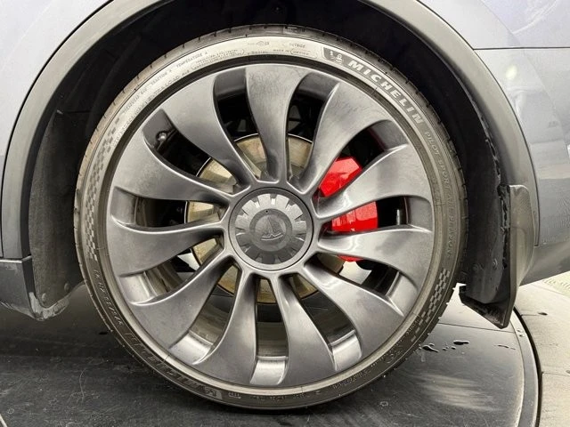 2023 Tesla Model Y Performance - Image 15 of 21