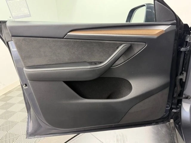 2023 Tesla Model Y Performance - Image 18 of 21