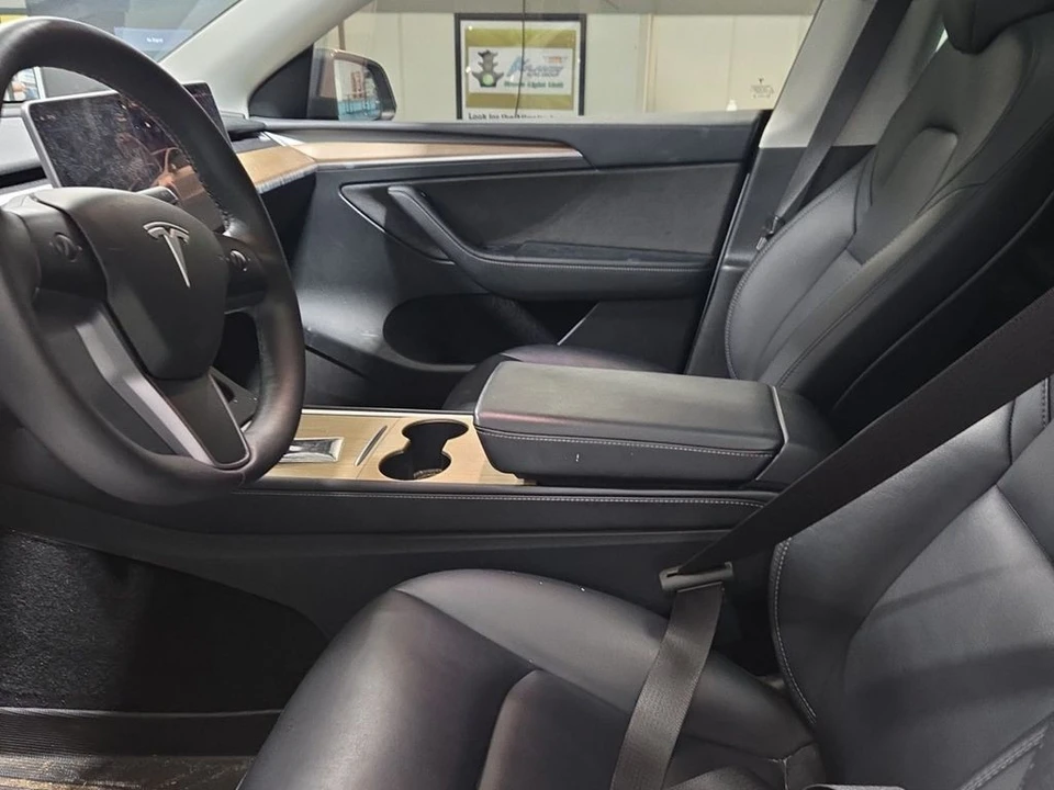 2023 Tesla Model Y Performance - Image 6 of 7