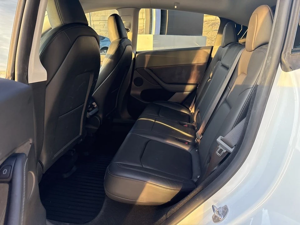 2023 Tesla Model Y Performance - Image 15 of 21