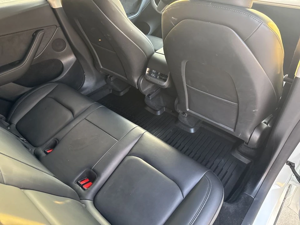 2023 Tesla Model Y Performance - Image 18 of 21
