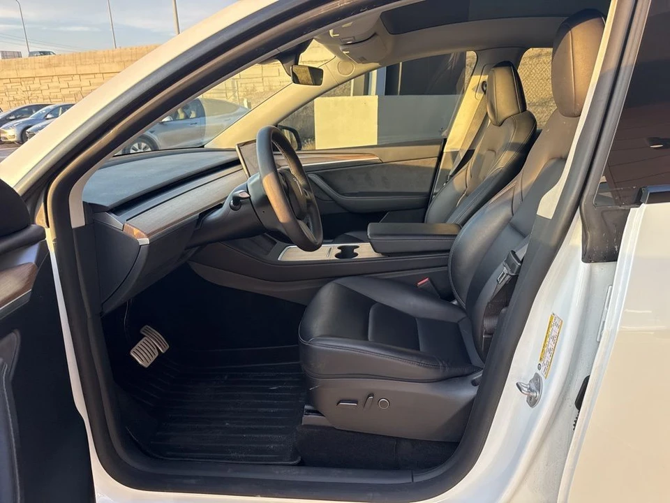 2023 Tesla Model Y Performance - Image 12 of 21