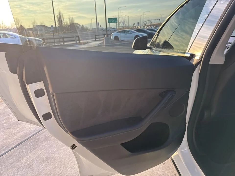 2023 Tesla Model Y Performance - Image 13 of 21