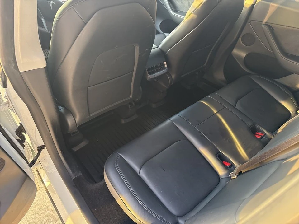 2023 Tesla Model Y Performance - Image 14 of 21