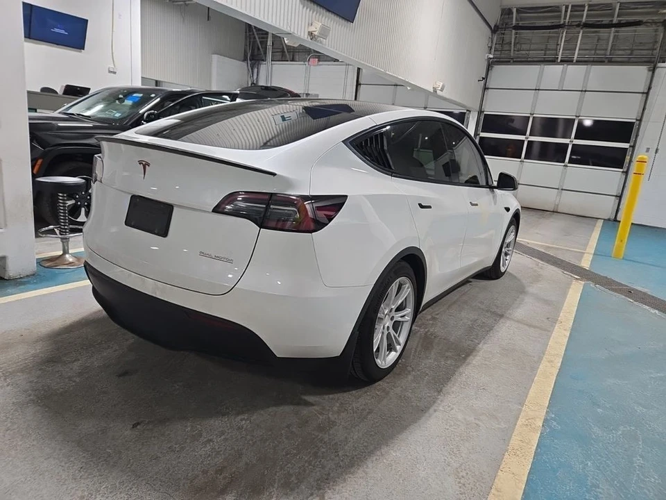 2023 Tesla Model Y Performance - Image 3 of 7