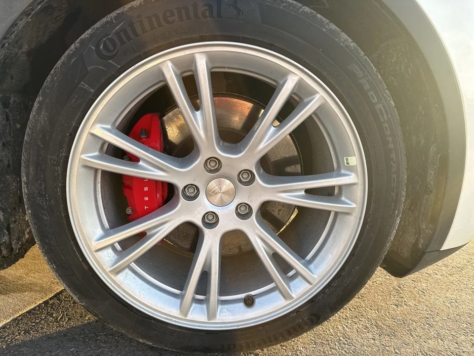 2023 Tesla Model Y Performance - Image 9 of 21