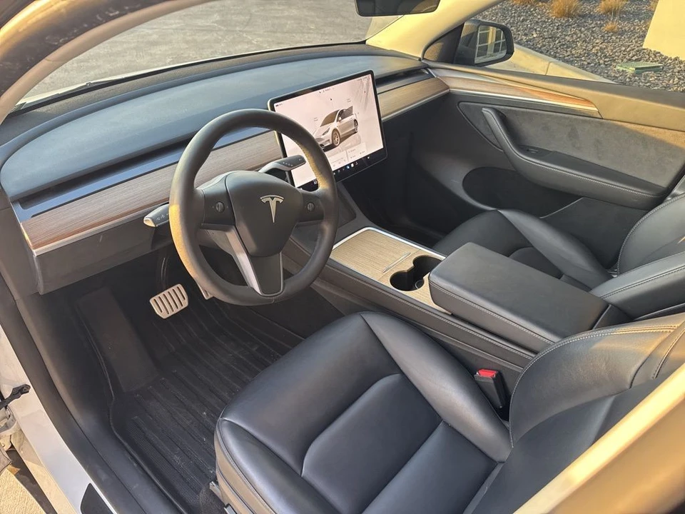 2023 Tesla Model Y Performance - Image 11 of 21