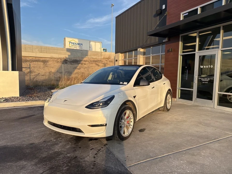 2023 Tesla Model Y Performance - Image 3 of 21