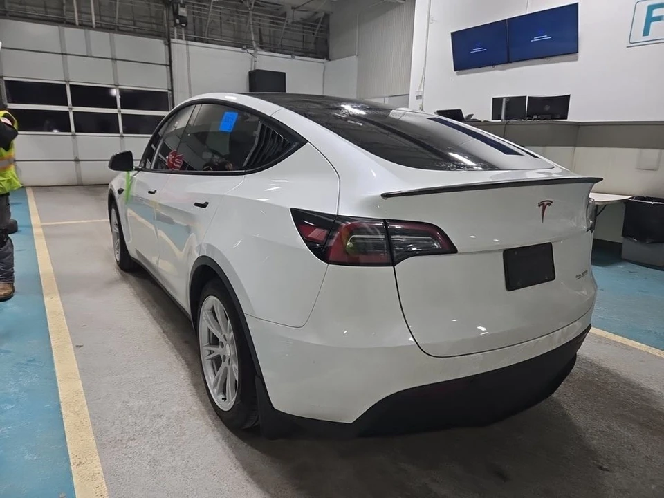 2023 Tesla Model Y Performance - Image 4 of 7