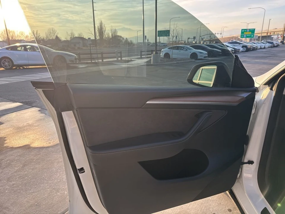 2023 Tesla Model Y Performance - Image 10 of 21