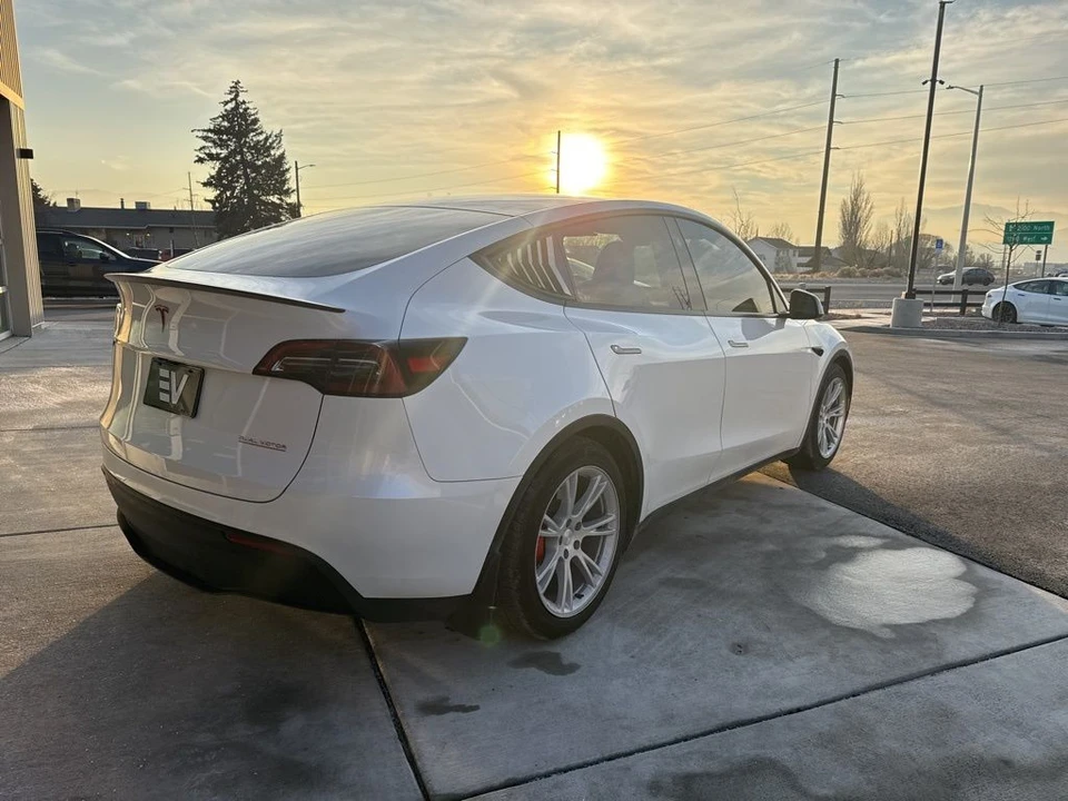 2023 Tesla Model Y Performance - Image 7 of 21