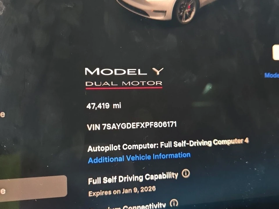 2023 Tesla Model Y Performance - Image 5 of 7