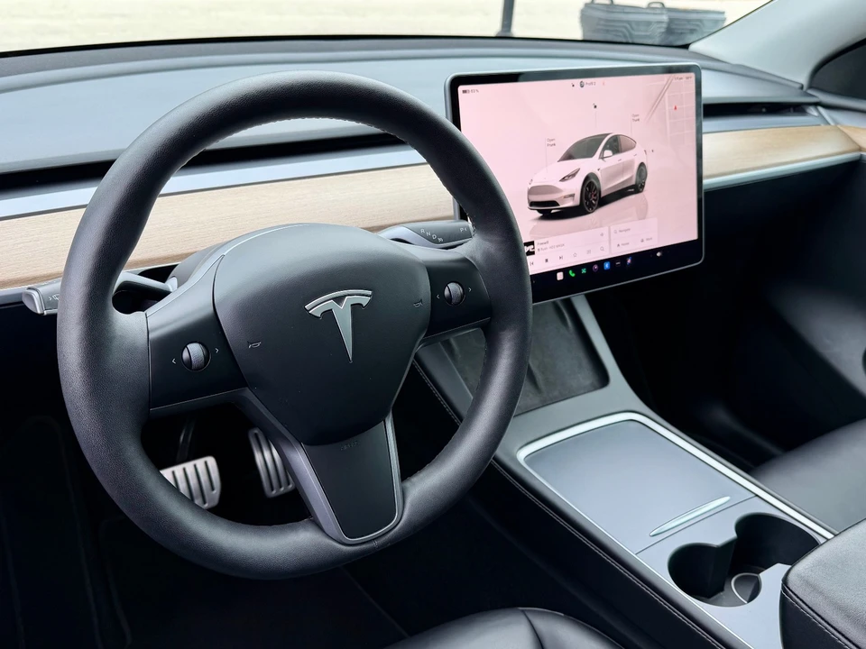 2023 Tesla Model Y Performance - Image 19 of 21