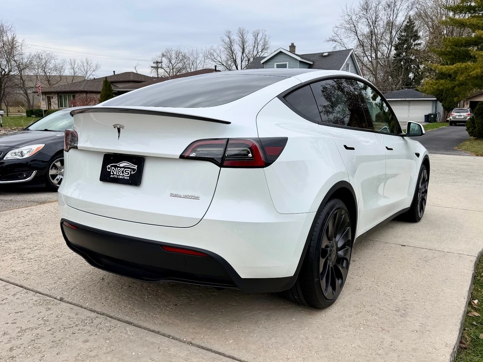 2023 Tesla Model Y Performance - Image 6 of 21