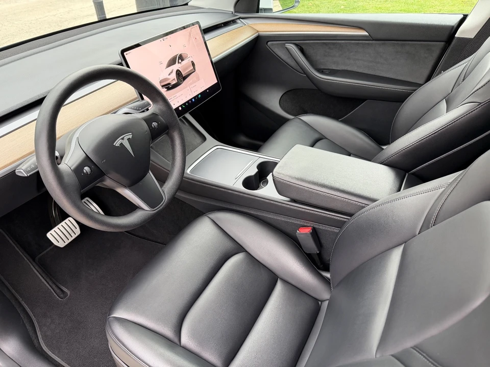 2023 Tesla Model Y Performance - Image 12 of 21