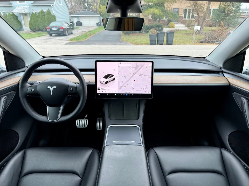 2023 Tesla Model Y Performance - Image 18 of 21