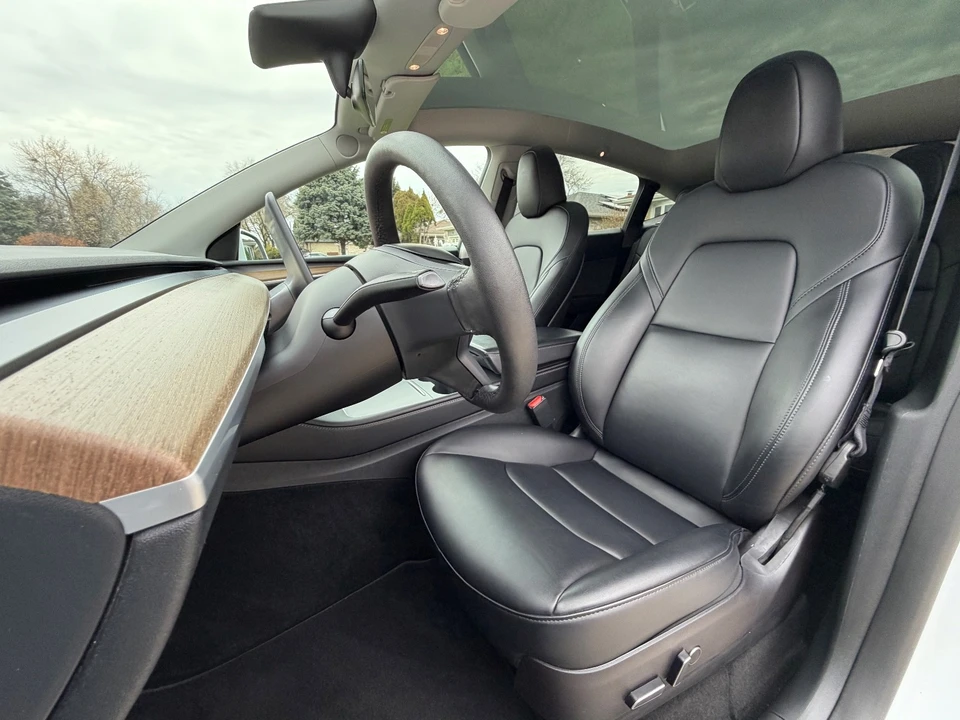 2023 Tesla Model Y Performance - Image 13 of 21