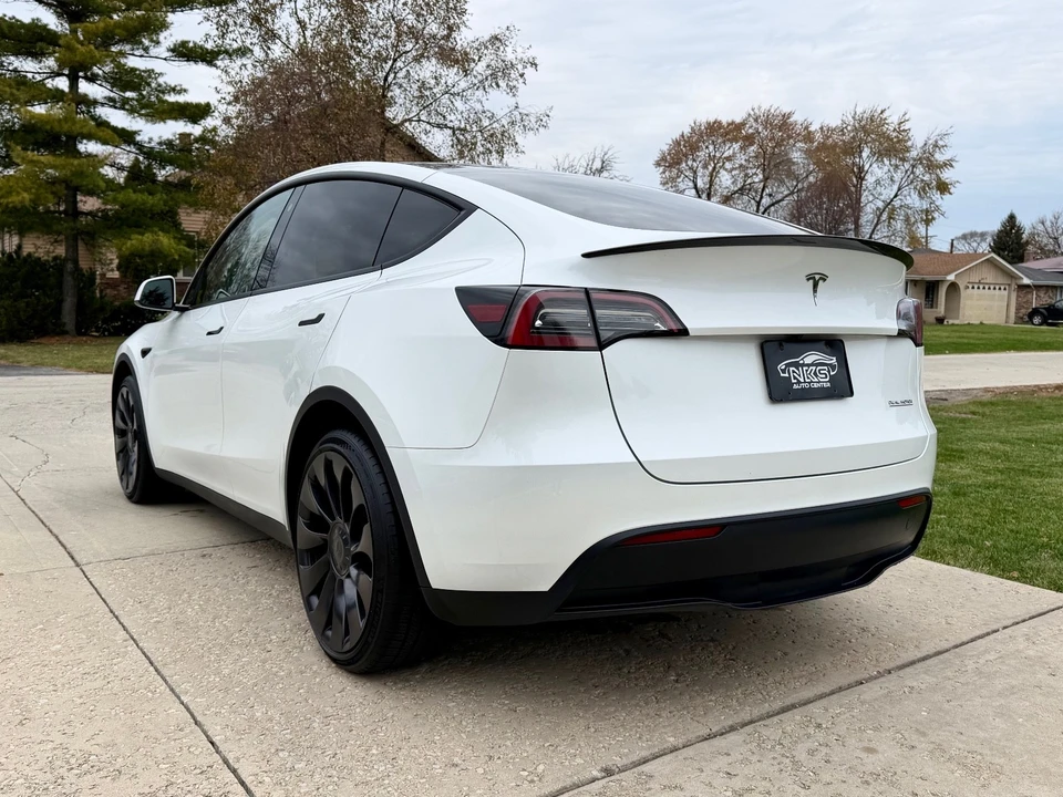 2023 Tesla Model Y Performance - Image 4 of 21