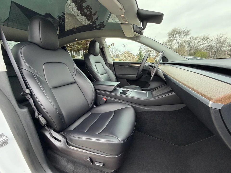 2023 Tesla Model Y Performance - Image 16 of 21