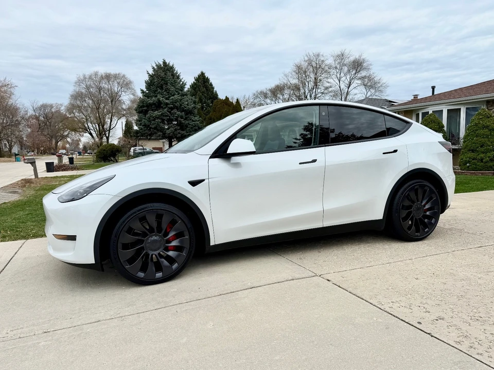 2023 Tesla Model Y Performance - Image 2 of 21