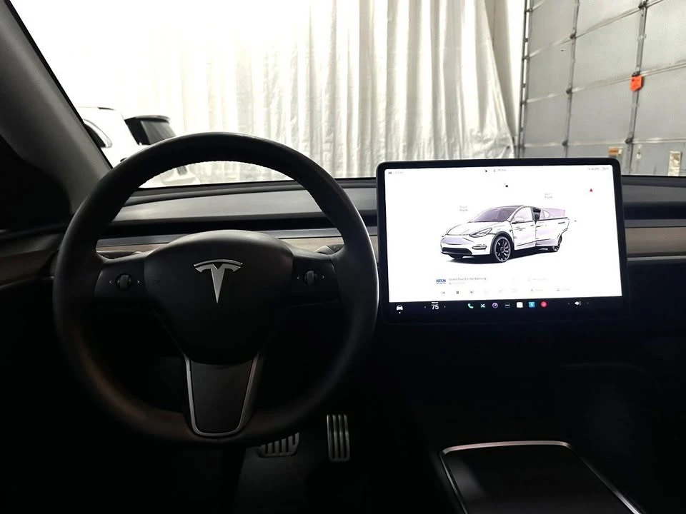 2023 Tesla Model Y Performance - Image 12 of 18