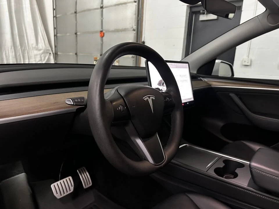 2023 Tesla Model Y Performance - Image 9 of 18
