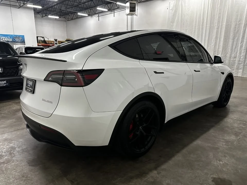 2023 Tesla Model Y Performance - Image 5 of 18