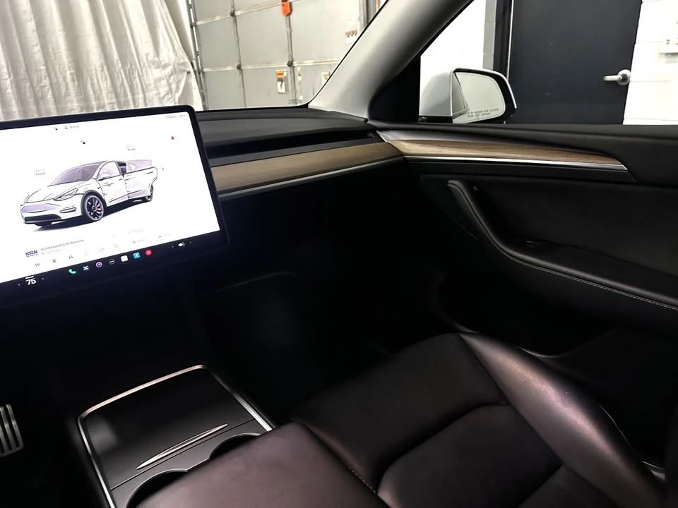 2023 Tesla Model Y Performance - Image 13 of 18