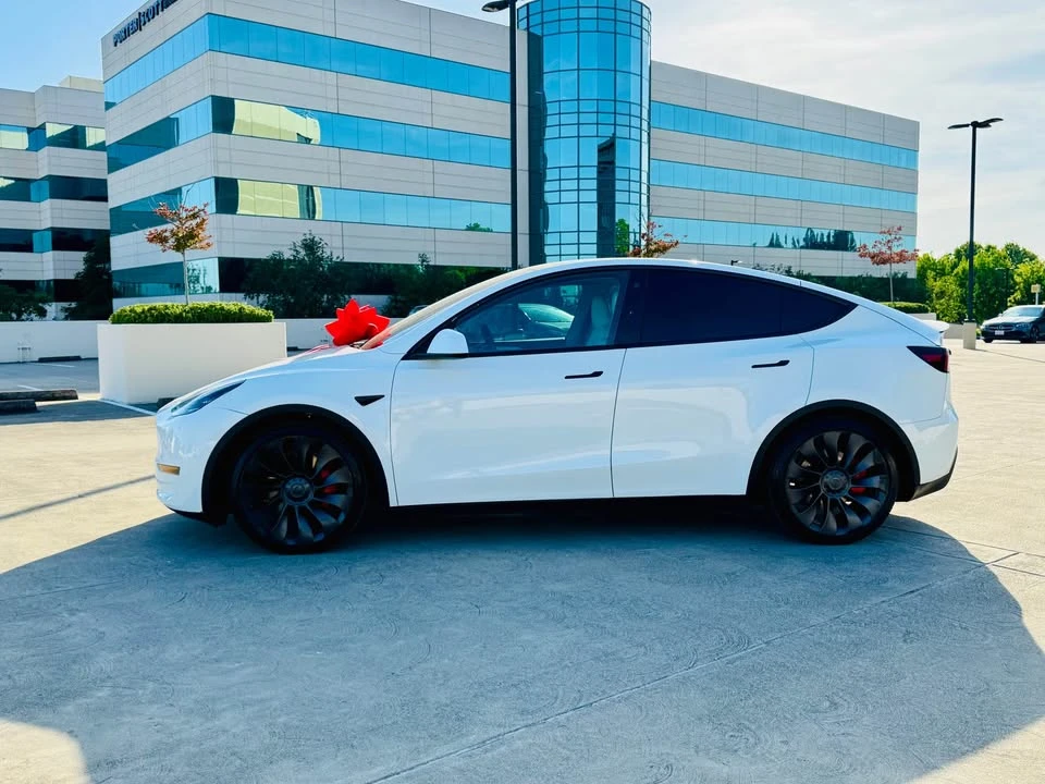 2023 Tesla Model Y Performance - Image 4 of 20