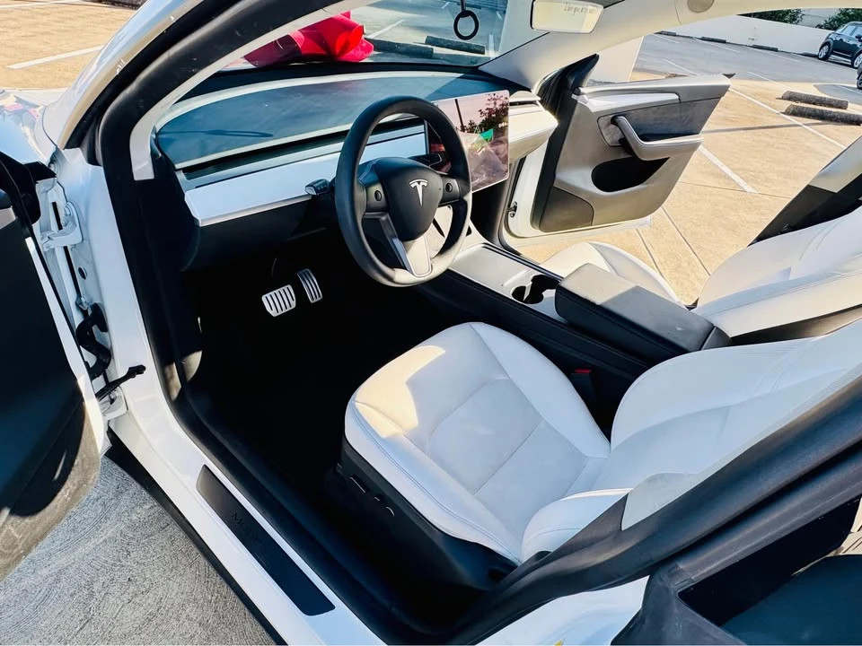2023 Tesla Model Y Performance - Image 7 of 20