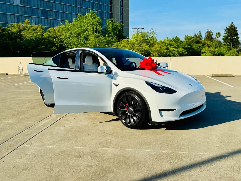 2023 Tesla Model Y Performance - Image 11 of 20