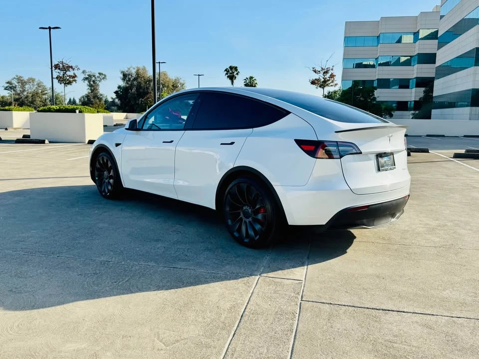 2023 Tesla Model Y Performance - Image 3 of 20
