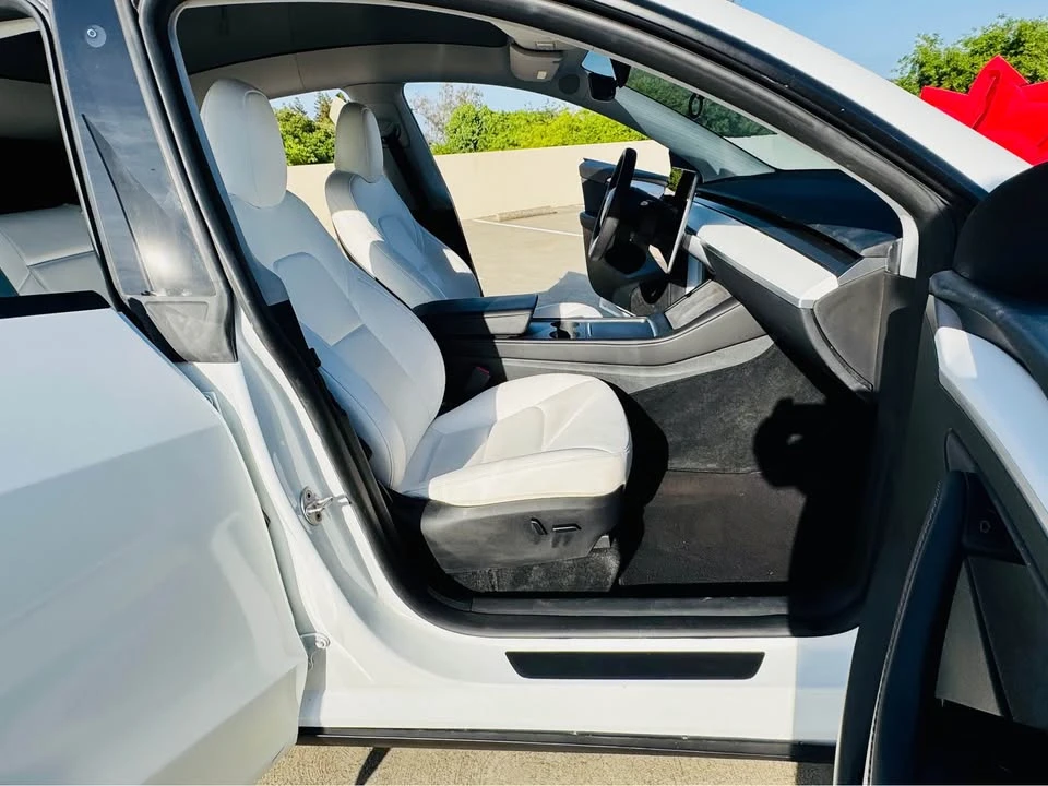 2023 Tesla Model Y Performance - Image 9 of 20