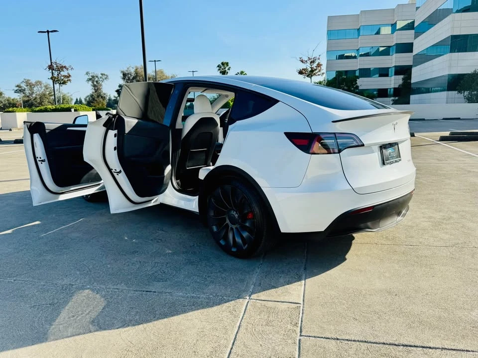 2023 Tesla Model Y Performance - Image 13 of 20