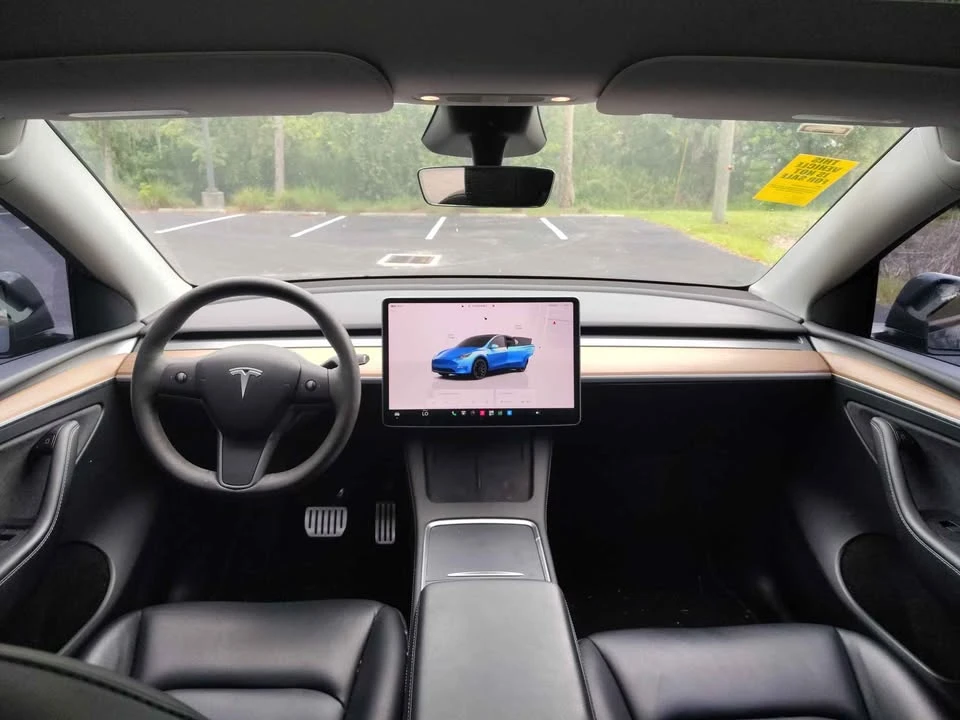 2023 Tesla Model Y Performance - Image 15 of 20
