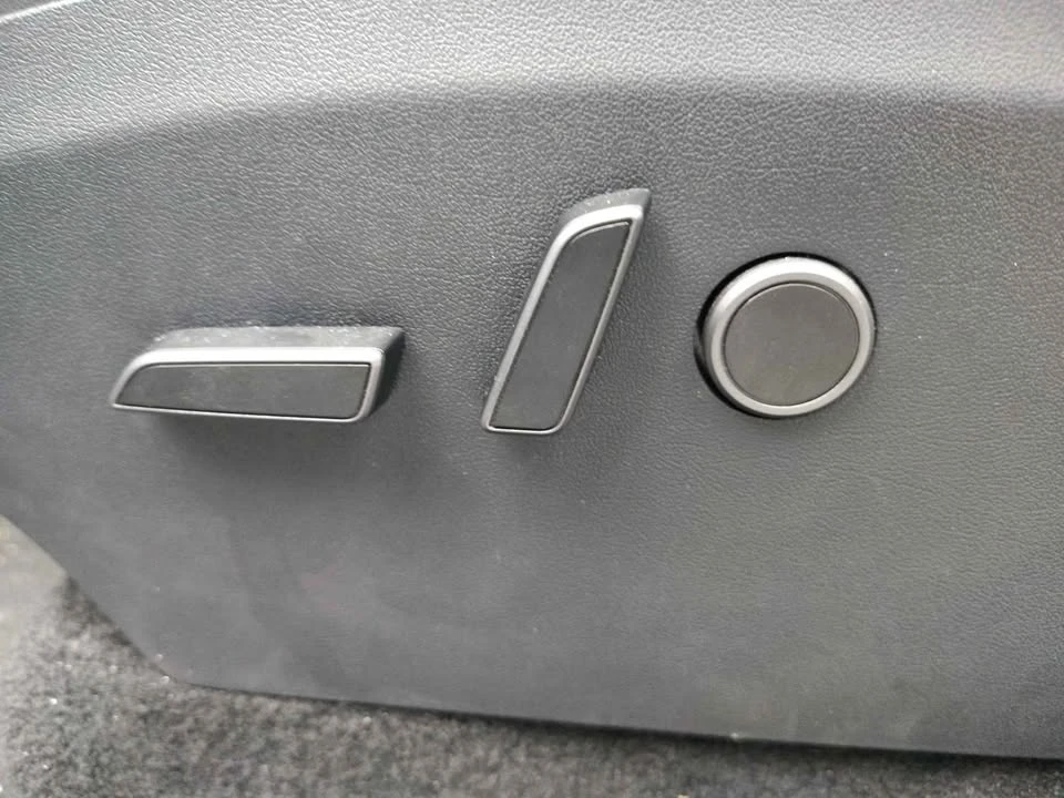 2023 Tesla Model Y Performance - Image 9 of 20