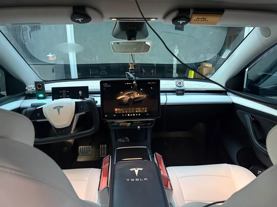 2023 Tesla Model Y Performance - Image 3 of 8